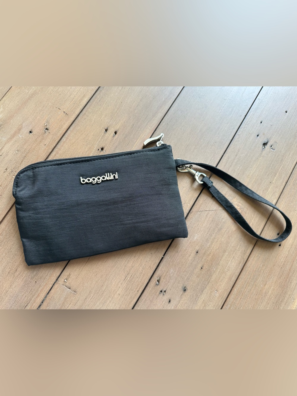 Baggallini On The Go Wristlet Wallet Phone Travel Black w/ Silver Hardware RFID